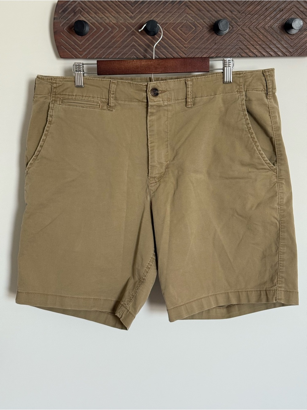 American Eagle Flex Classic Fit Dark Khaki Tan Shorts 38 Waist